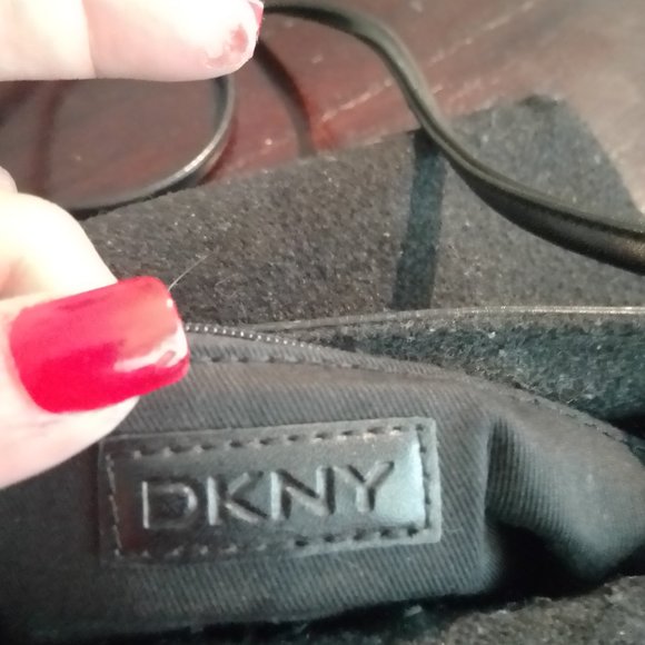 DKNY Donna Karan New York Messenger Purse - Picture 4 of 4